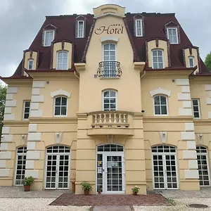 Walzer 3*, Budapeste Hungria